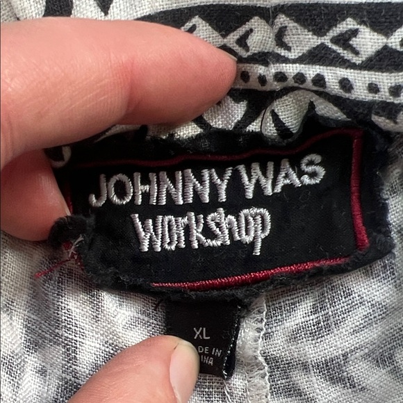 Johnny Was Workshop Linen Sun Print Shorts – Black & White Botanical (Size L) - Picture 3 of 8